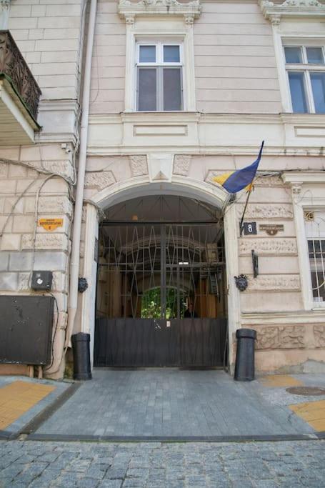 White Door Apartments Heart Of Odessa 4 Exteriér fotografie